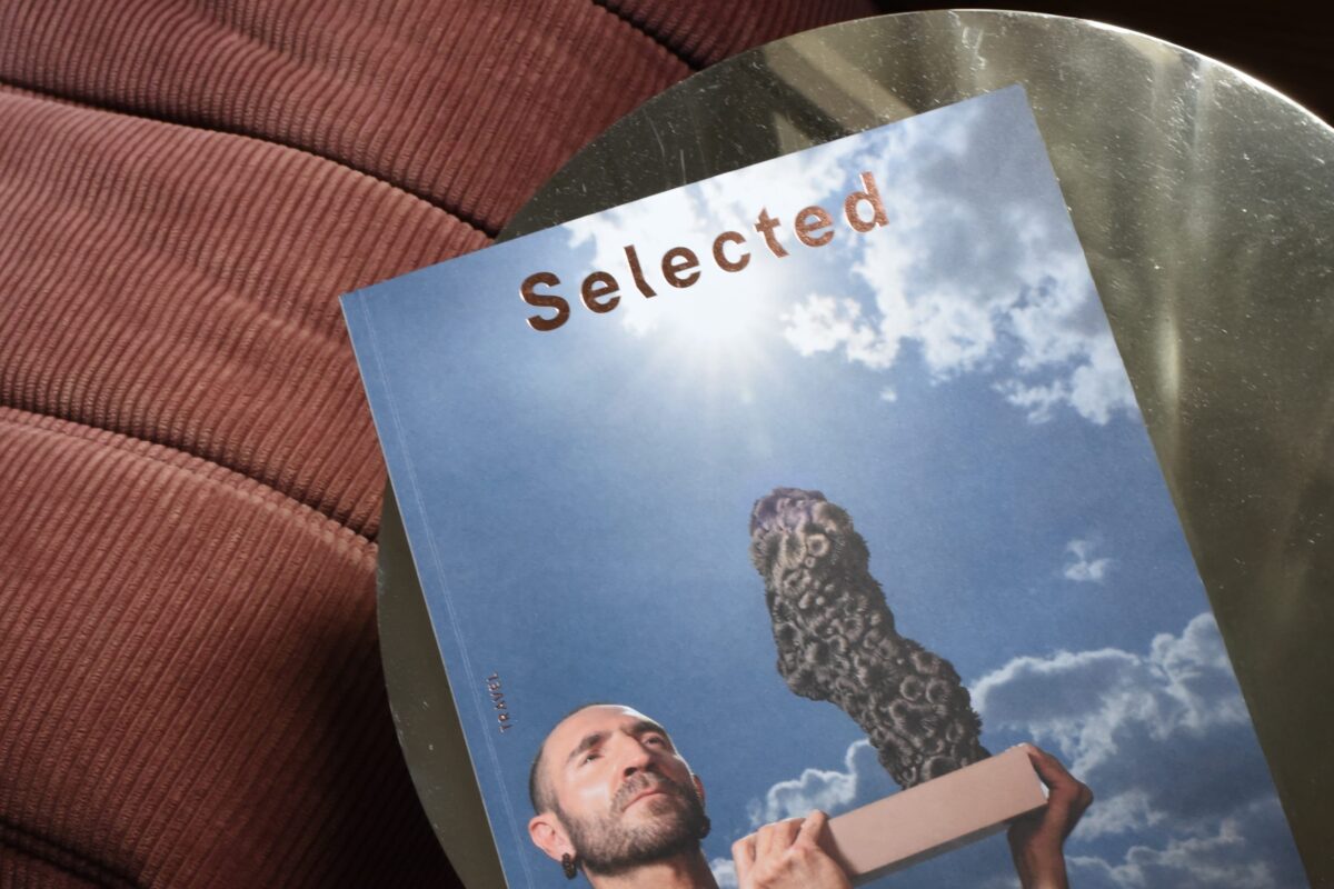 Letní vydání / Nový printový speciál magazínu Selected zve na cesty do neznáma