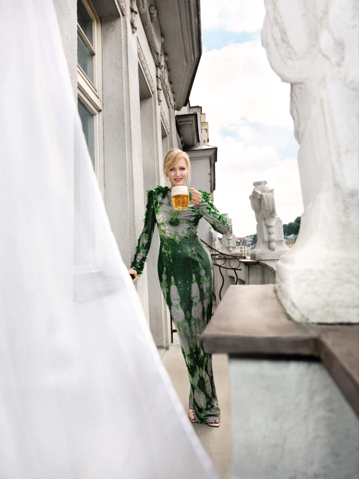 JAN SOCIÉTÉ / kolekce JAN SHOW 13 a šaty pro Aňu Geislerovou (Pilsner Urquell)