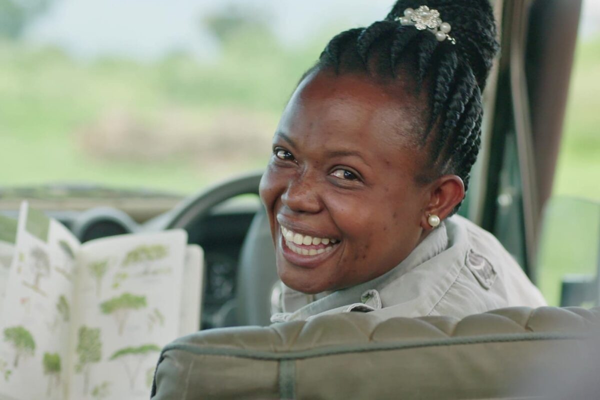 Aziza Mbwana / Dláždím cestu pro další generaci safari průvodkyň